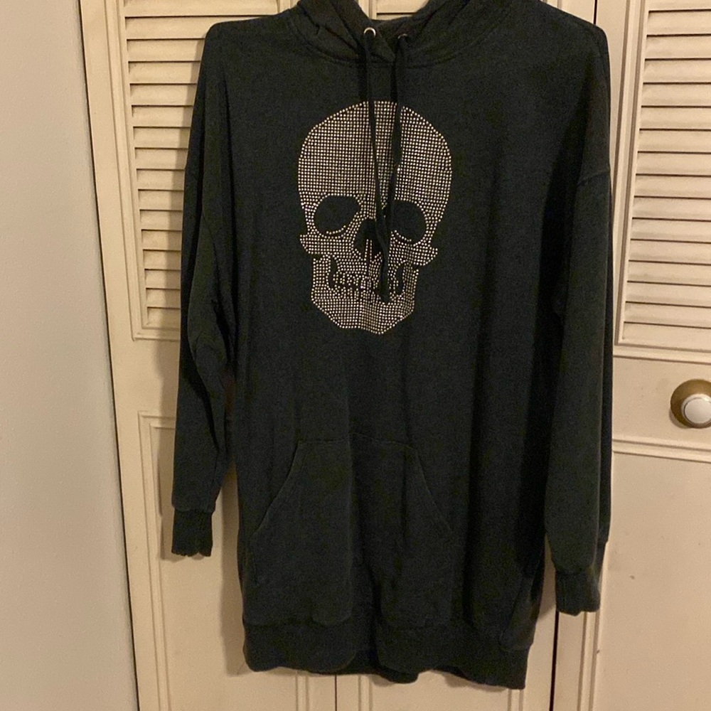 No boundaries skull hoodie